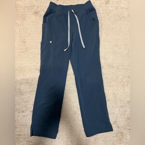 Figs Women’s Kade Cargo Scrub Pants